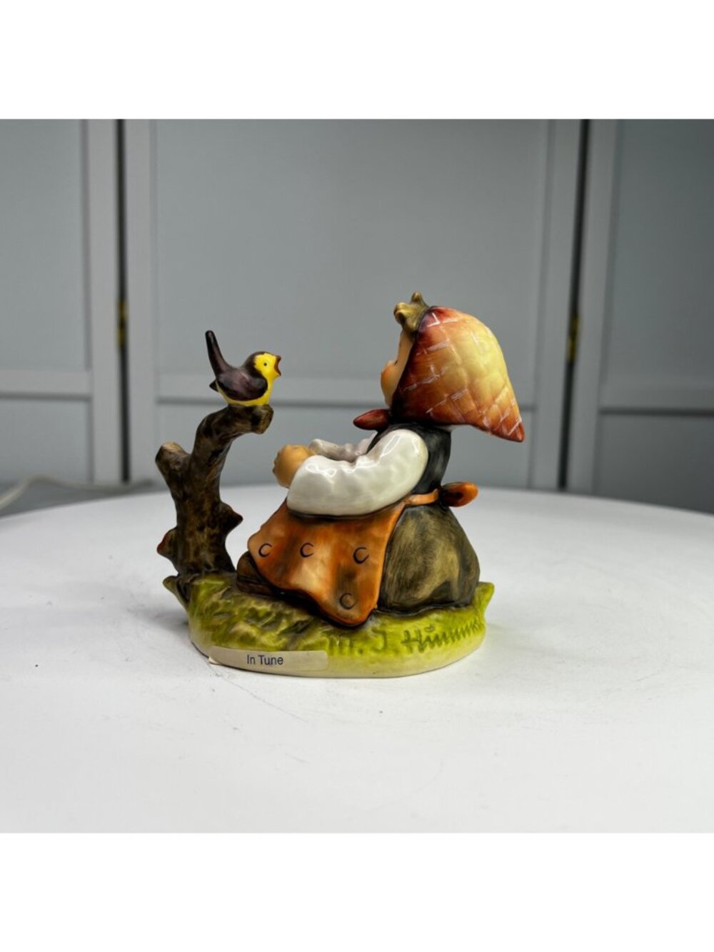 M.I. Hummel "In Tune" Vintage Figurine TMK-6 1970s 4" Collectible - Picture 5 of 11